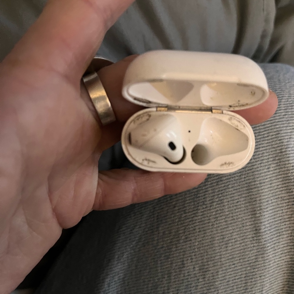 Apple Wireless Earbud with Case
